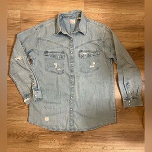 Levi’s Distressed Western Denim shirt size Medium NWOT
